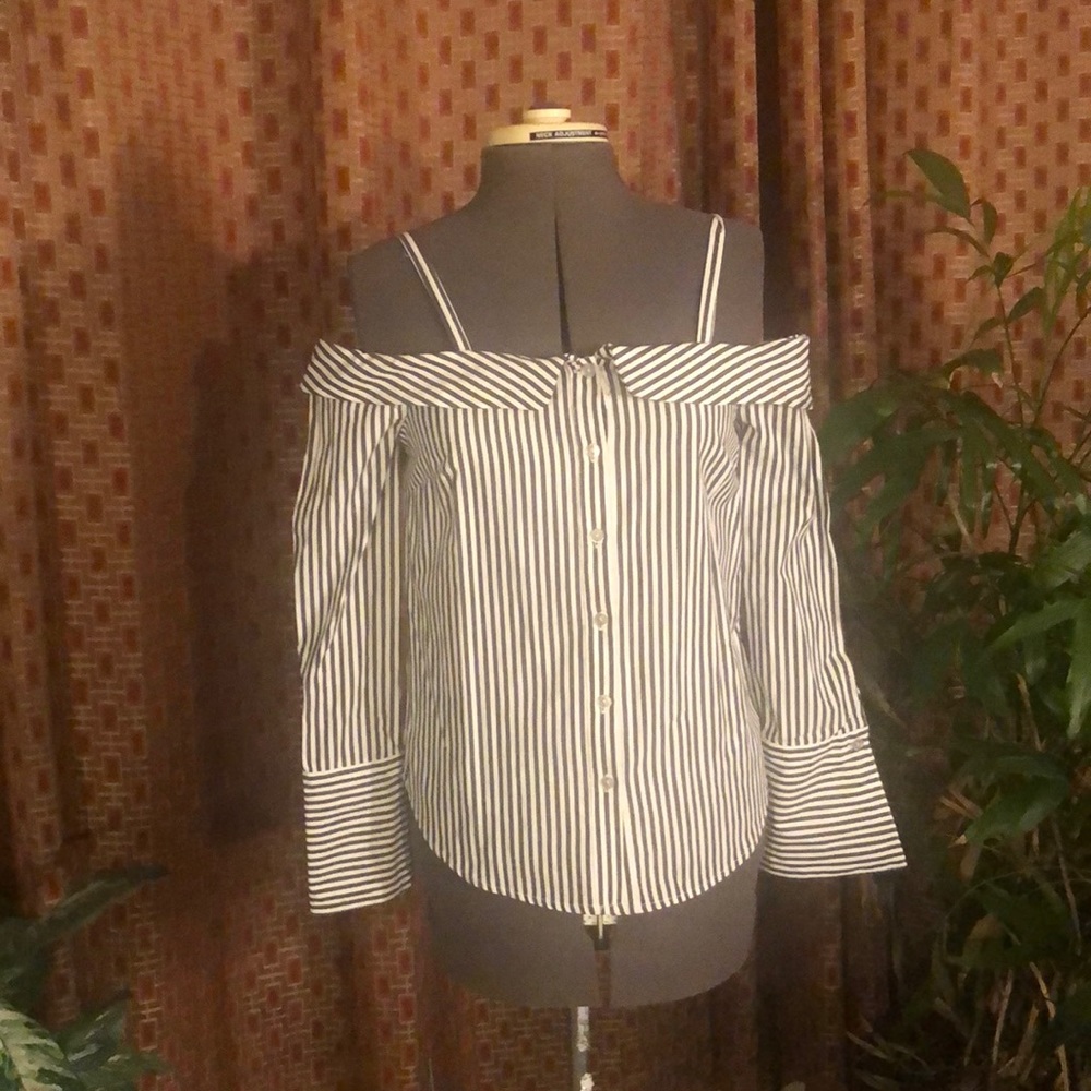 Button up striped shoulder cut off blouse